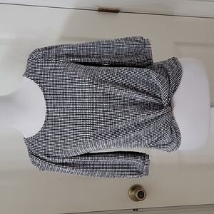 W5 Size L Black & White Textured Twist Front Top, Excellent Used Condition